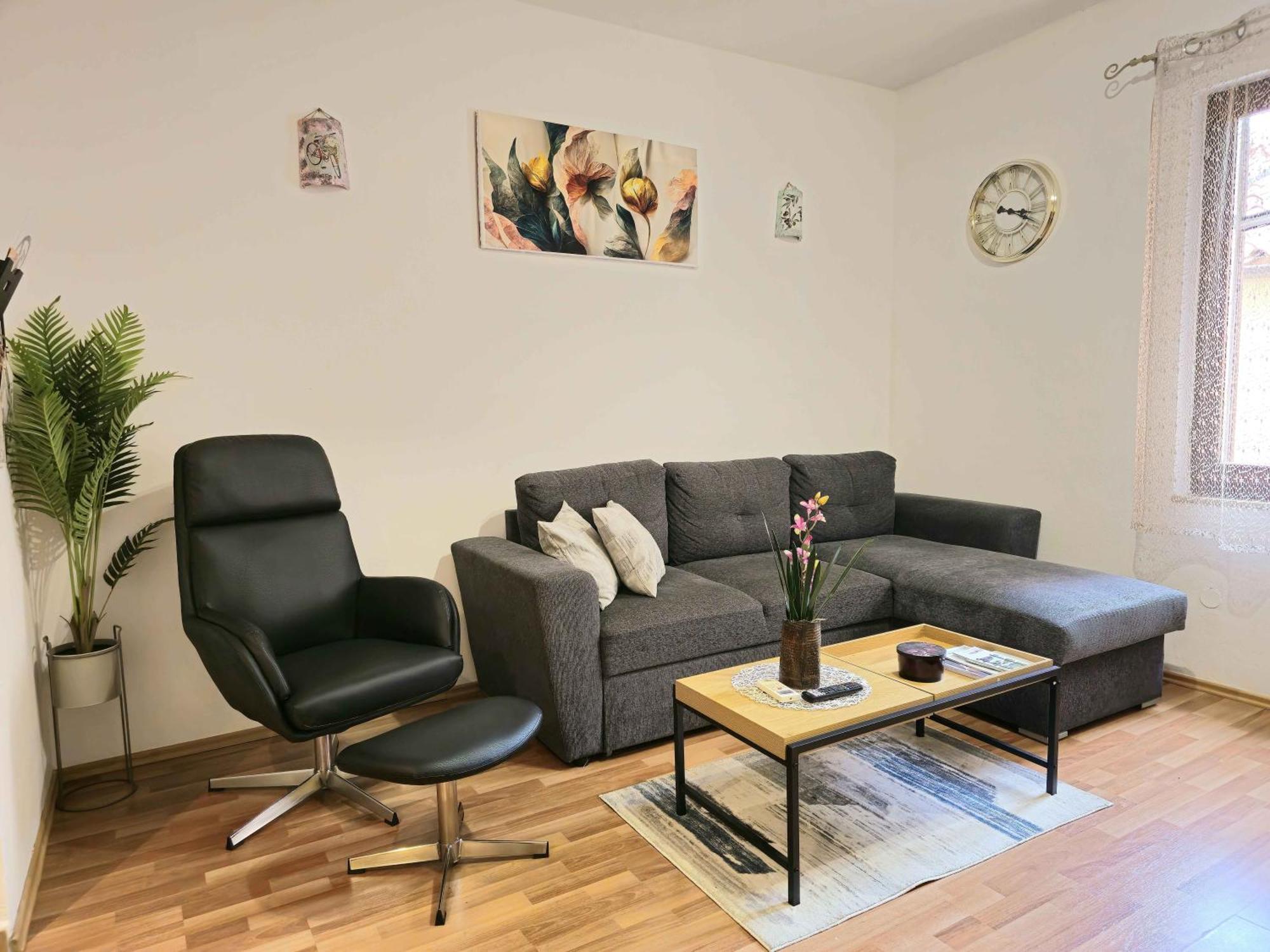 Summer Dream, Center Of Apartment
